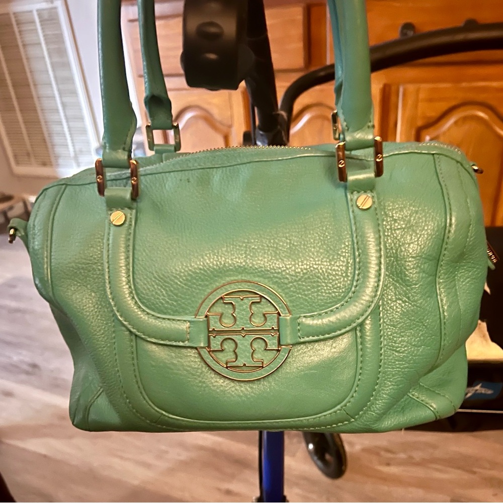 Tory Burch Green Leather Satchel with Matching Green Patent Wallet - Picture 6 of 10